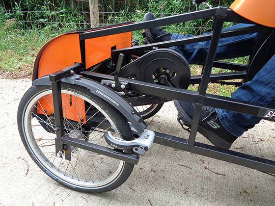De Spidibike van FoxiBikes is een vierwielige sportieve fiets, waarbij de zitpositie tussen een ligfiets en een zitfiets in zit. Ideaal voor middellange elektrisch ondersteunde fietsritten, bijvoorbeeld voor woon-werk-verkeer. 