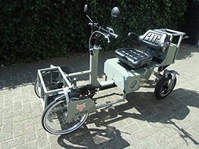 FoxiBikes Sitibike Lowrider 1.9, met verlaagde zijkanten voor gemakkelijk op- en afstappen. Stoel en stuur zijn instelbaar. 