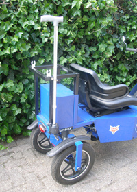 Optioneel bij de FoxiBikes Sitibike: Een bagagebak voorop, een bagagerekje achterop, de rollator en wandelstok kunnen mee; welke andere fiets kan dat ook? 