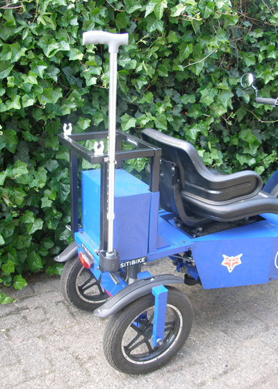 Bagagerekje van FoxiBikes voor de Sitibike, om bijvoorbeeld een rollator of wandelstok mee te nemen.